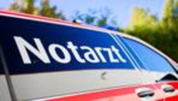 Verkehr: Niederrhein: Frau prallt mit Auto gegen Baum und stirbt