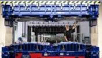 Wirtschaftspolitik: Söder und Grüner Bayaz: Unternehmenssteuern schneller senken