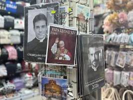 Echter Papst, falsche Geistliche: Roms Pin-Up-Priester-Kalender bekommt Konkurrenz