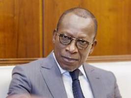 minister: lage unter kontrolle : militärs starten putschversuch in benin