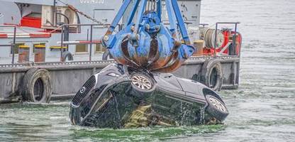 Karlsruhe: Auto versinkt im Rhein – Fahrer stirbt