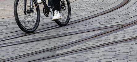 radler stürzt mit über drei promille: moritzplatz wegen rettungseinsatz gesperrt