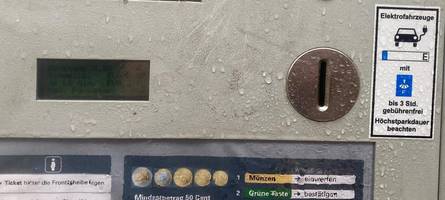 streit um strafzettel wegen beschriftung an parkautomaten: stadt bleibt stur