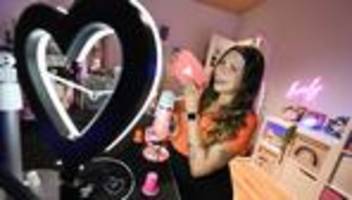 Miss Mi: Geräusch-Künstlerin hilft Millionen Menschen einzuschlafen