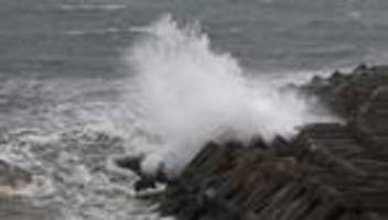 Unwetter: Japan warnt nach Erdbeben vor Tsunami