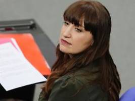 Frauen nimmt man nicht ernst: Reichinnek schildert ihr Migräne-Leiden