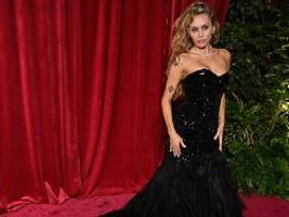 Ich brauche Hilfe: Miley Cyrus ekelt sich vor Papier