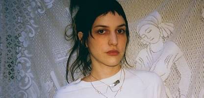 oklou: konzerte in berlin und köln zu »choke enough« – hyperpop ohne hysterie