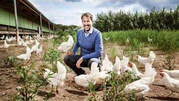 Geflügelhof Schönecke feiert Comeback auf Harburger Wochenmarkt