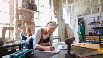 Warum immer mehr Rentner weiterarbeiten – und wer profitiert