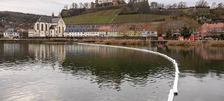 unfall mit passagierschiff mit mehreren hundert personen an bord: 3000 liter diesel in main gelaufen