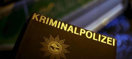 Unvermittelter Angriff: Täter verletzt Passanten in Augsburg mit Messer schwer