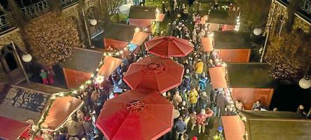 zauberhafte kulisse: weihnachtsmarkt am kurhaus leuchtet über göggingen hinaus