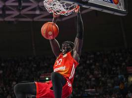 fc bayern basketball: leichter sieg in schweren zeiten