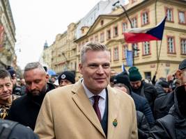 Tschechien: Seinen rechten Arm hat er schon zum Hitlergruß erhoben