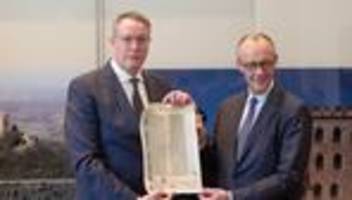 Bundeskanzler zu Besuch: Besonderes Geschenk für den Bundeskanzler in Rheinland-Pfalz