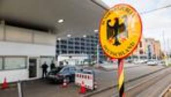 Dokumente: 50 Verdächtige bei Ausweisbetrug - Großfamilie im Visier