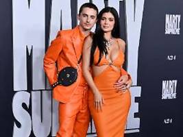 orange von kopf bis fuß: kylie jenner und timothée chalamet trotzen allen gerüchten