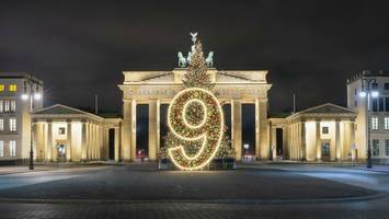 Türchen 9: Warum Berlins Stadtautobahn A100 diese seltsamen Haltebuchten hat