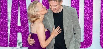 Pamela Anderson spricht erstmals über ihre Beziehung zu Liam Neeson