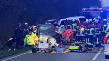 frontalcrash mit mehreren schwerverletzten auf der bundesstraße 205