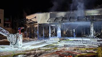 Rauchwolke über Pinneberg: Feuer in Gewerbebetrieb Am Hafen