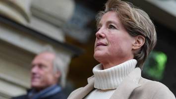 christina block vor gericht: unter den anwälten kriselt es