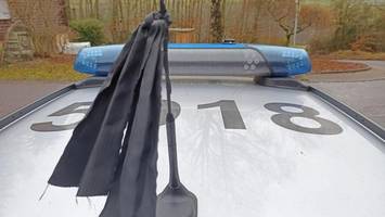 Warum die Polizei Hamburg Trauerflor an ihren Fahrzeugen anbringt