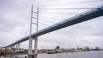 Brücke gesperrt: Rügenbrücke nach Unfall voll gesperrt