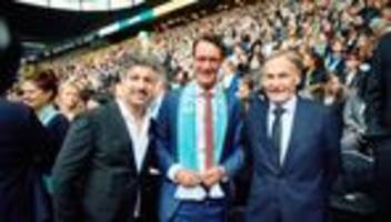 Chico bei Stadion-Event: Finanzminister verteidigt Auftritt von Lotto-Millionär