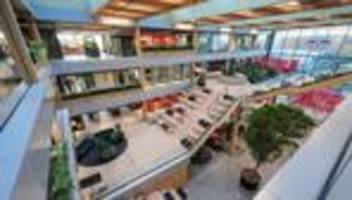 Fußball-Bundesliga: Mintzlaff eröffnet RB-Geschäftsstelle mit Mateschitz-Sohn