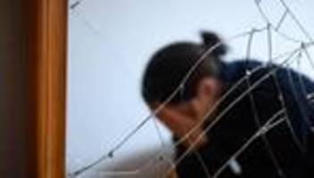 Kriminalität: Häusliche Gewalt: Schärfere Fußfessel-Regel beschlossen