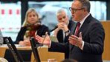 Landtag: Entrümpeln und vereinfachen – Land will weniger Bürokratie