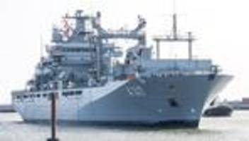 Marineschiff kehrt zurück: Adventszeit an Bord: Auf Marineschiff wird Stollen gebacken