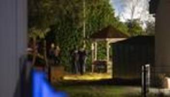 Raubüberfall: Vier Personen in Wohnhaus überfallen - Täter schwer verletzt