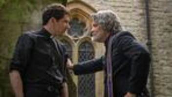 Knives Out: Duell der heißen Priester