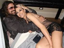 Billy Ray Cyrus hat gut lachen: Liz Hurley geht in Dessous auf Schmusekurs