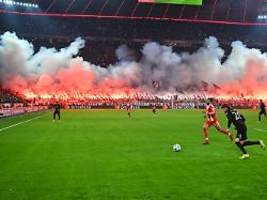 Von eigenen Anhängern genervt: Nach Pyro-Show: Bayern-Boss erwartet CL-Fanausschluss