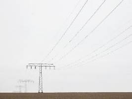 Branche unzufrieden: Behörde erlaubt Energienetzbetreibern kleines Erlösplus