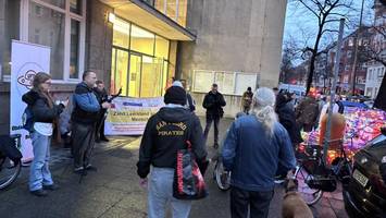 „Die Unterkunft ist mein Dorf“: Zukunft von Neuköllner Obdachlosenheim ungewiss