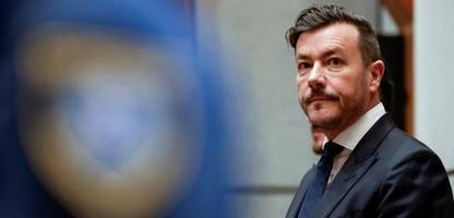 rené benko: immobilienpleitier zu 15 monaten haft auf bewährung verurteilt