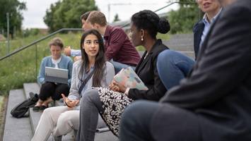 leuphana informiert über berufsbegleitende weiterbildung und studiengänge