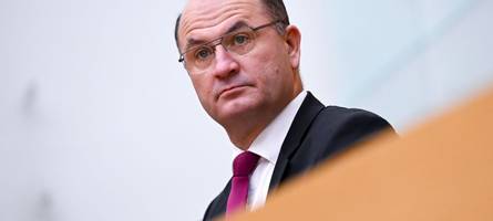 Bayerischer Finanzminister Füracker verteidigt die Milliarden-Ausgaben des Freistaats