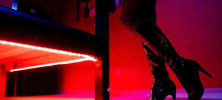 rentner soll in augsburger bordell ausgerastet sein und einen brand gelegt haben