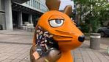 Bilder aus Überwachungskamera: Rund 20 Hinweise nach Brandanschlag auf Kölner Maus-Statue