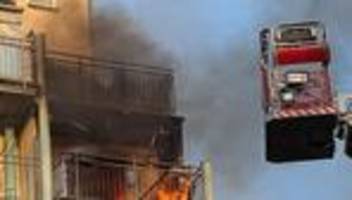 Brände: Wohnungsbrand: Mieter verletzt, Feuerwehr im Großeinsatz