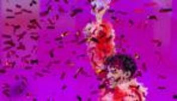 Eurovision Song Contest: Nemo gibt ESC-Pokal wegen Teilnahme Israels zurück