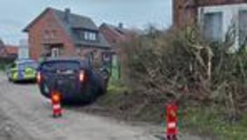 Fahrer betrunken?: Verfolgungsfahrt endet kopfüber