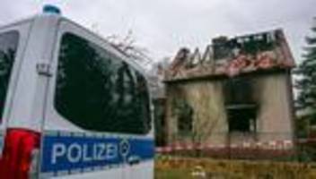 Hilfe in der Not: Kind stirbt bei Feuer - Familie kommt bei Fußballclub unter