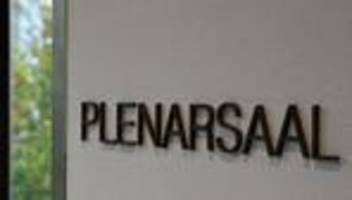 Plenarsitzung: Verfassungstreue-Check für Mitarbeiter wird Thema im Landtag